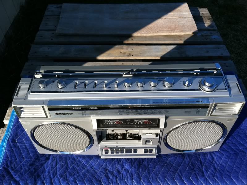 Boombox2.jpg