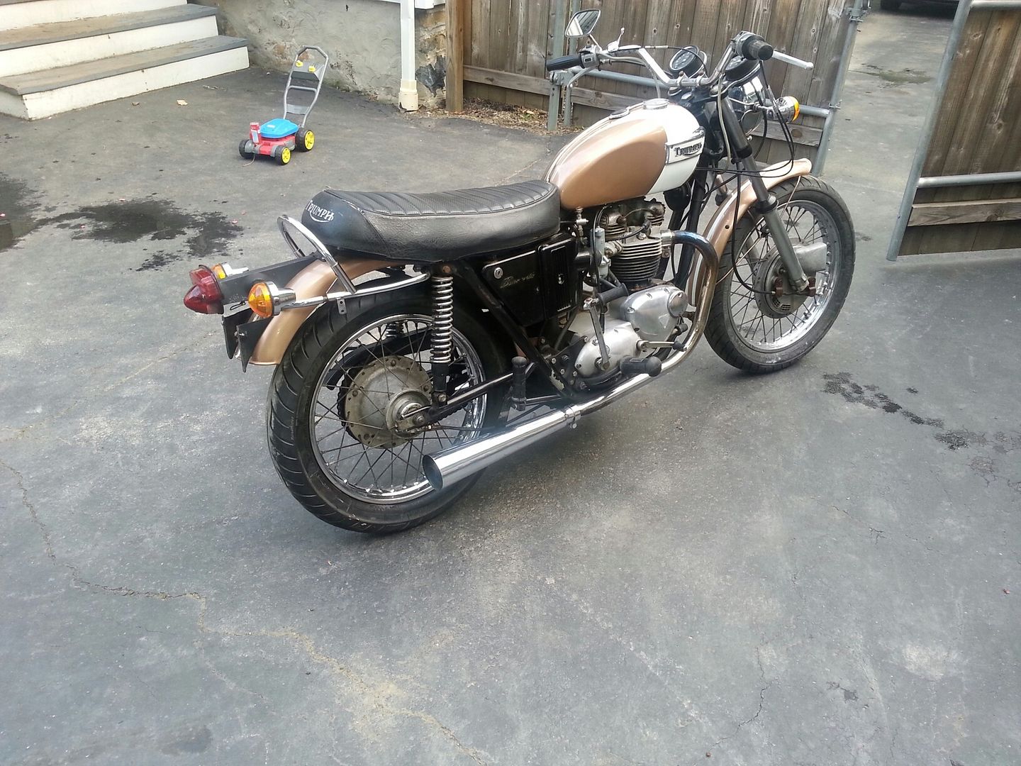 http://i44.photobucket.com/albums/f10/richardkrant1/20150723_073324_zpso4r23pre.jpeg