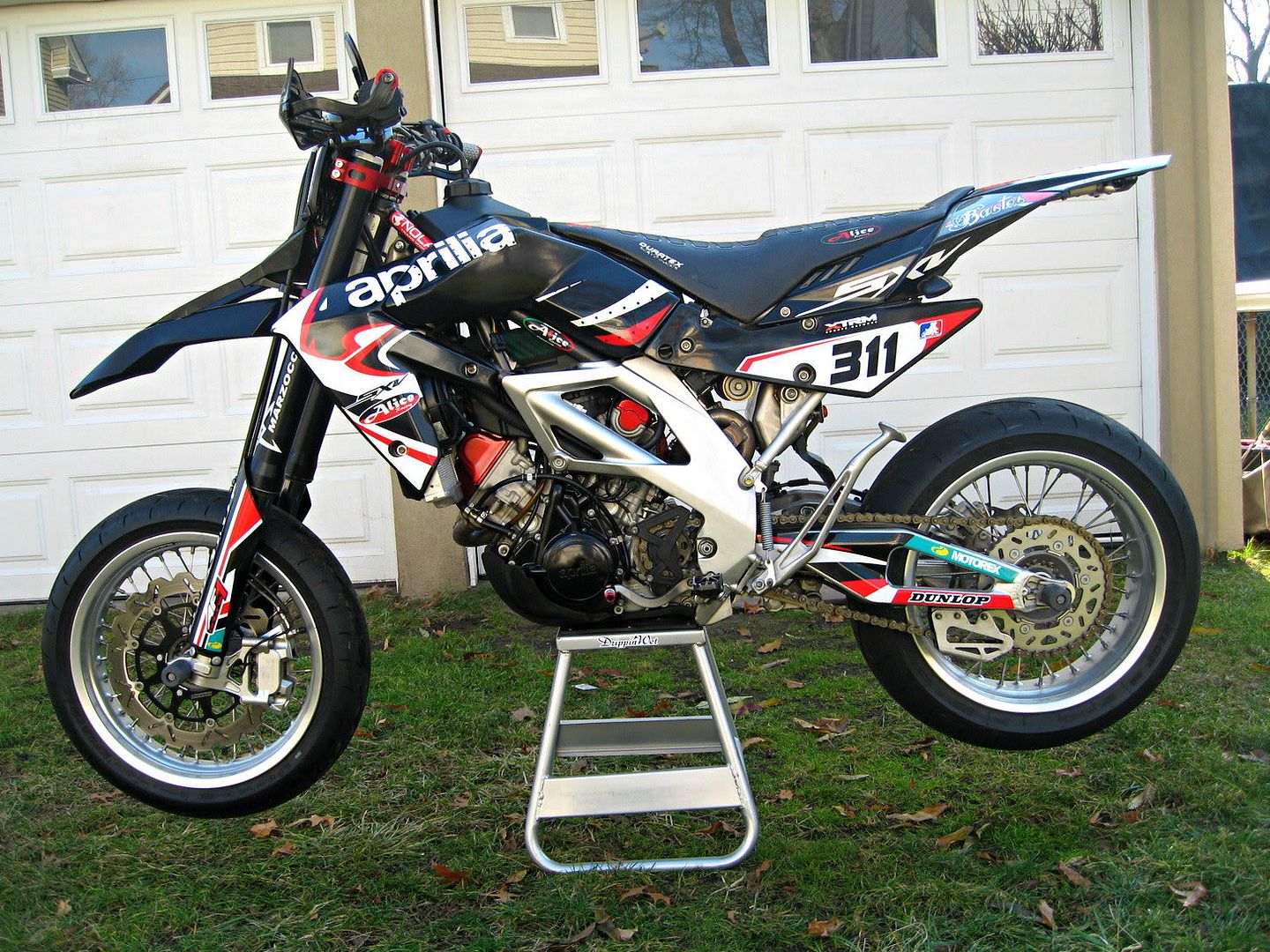 http://i44.photobucket.com/albums/f14/zundapp70/Aprilia%20sxv/IMG_0010-1.jpg