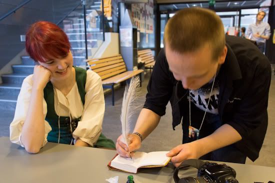 Kirjuri ja Zachu Sulkakynä & se kivempi asu