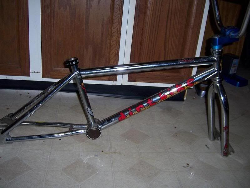 http://i44.photobucket.com/albums/f22/turbodeigo/bike%20stuff/twentys/Picture0117.jpg