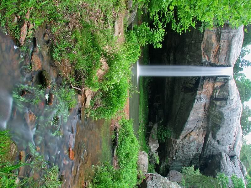 IMAGE: http://i44.photobucket.com/albums/f31/Edd_S/waterfall5.jpg