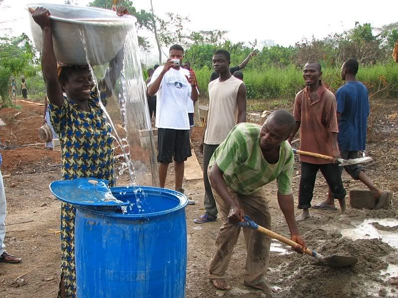 IMAGE: http://i44.photobucket.com/albums/f31/Edd_S/work3-1.jpg