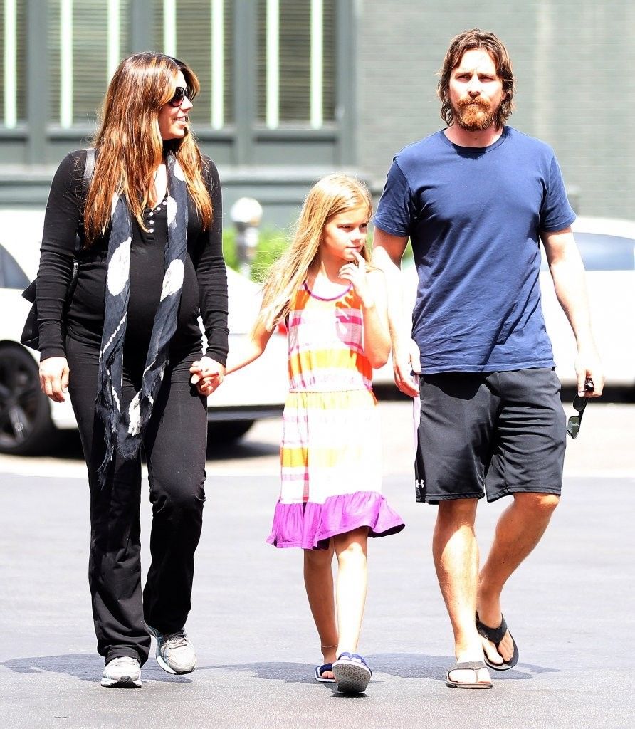 ChristianBaleChristianBaleFamilyLunchZP2A19e0DyXx zpsf4b625adoriginal - Christian Bale Resimleri ChristianBaleChristianBaleFamilyLunchZP2A19e0DyXx zpsf4b625adoriginal