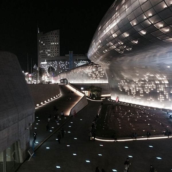  photo DAVIDFLORES_SEOUL_ARTTOY_ATC_DDP_OUTSIDE_zps134301bc.jpg