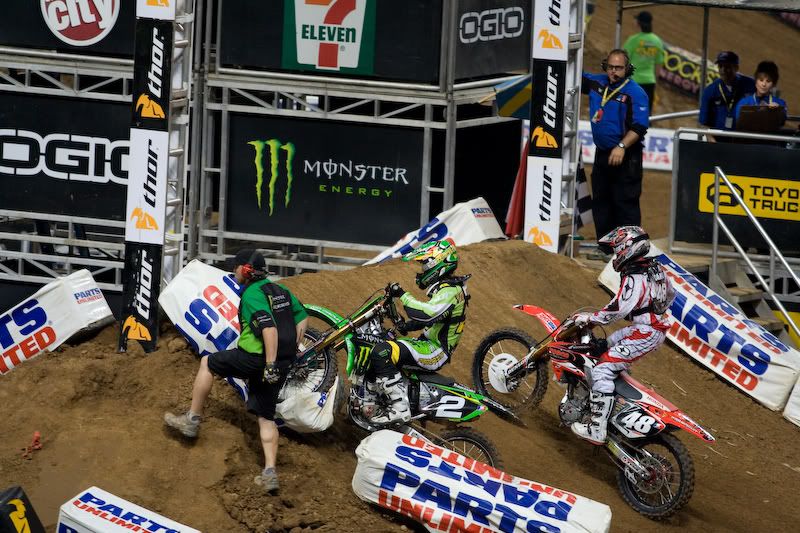 IMAGE: http://i44.photobucket.com/albums/f39/sethmo38/Motorcycles/IMG_2817-2.jpg