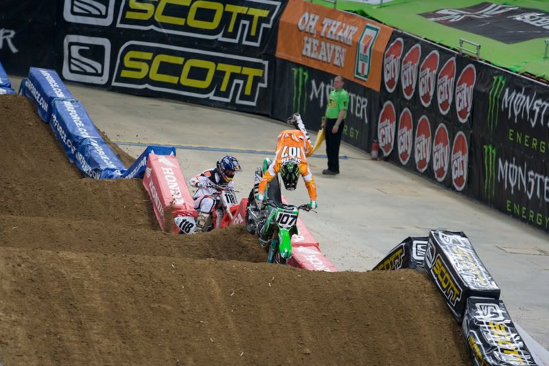 IMAGE: http://i44.photobucket.com/albums/f39/sethmo38/Motorcycles/IMG_2840-2.jpg