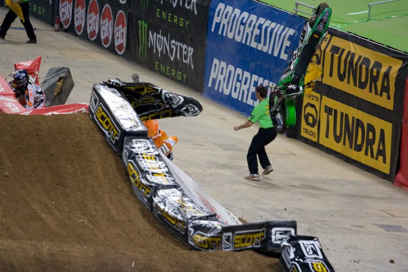 IMAGE: http://i44.photobucket.com/albums/f39/sethmo38/Motorcycles/IMG_2841-2.jpg