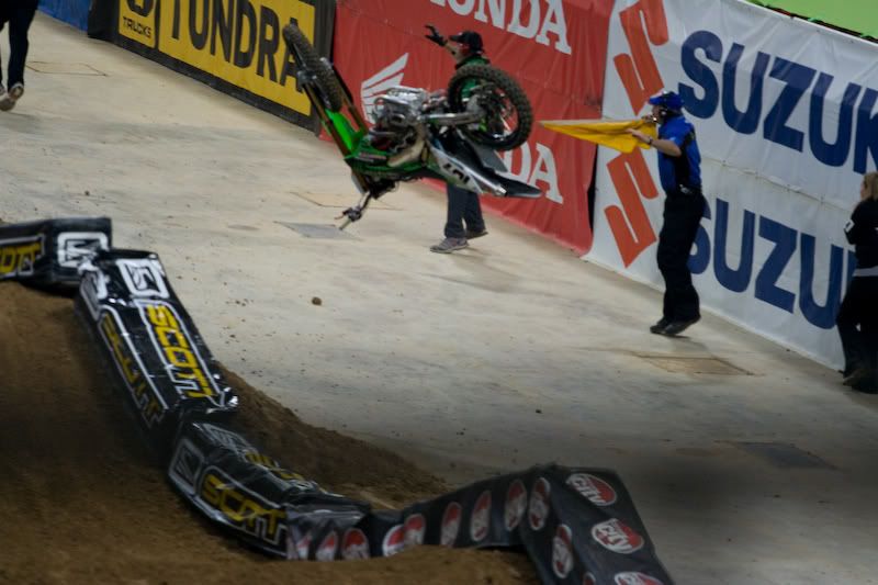 IMAGE: http://i44.photobucket.com/albums/f39/sethmo38/Motorcycles/IMG_2842-2.jpg