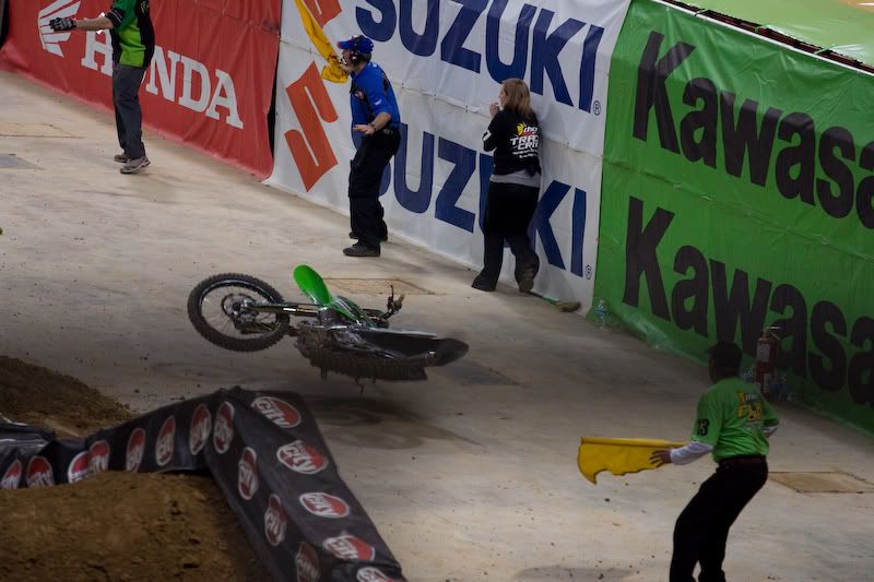 IMAGE: http://i44.photobucket.com/albums/f39/sethmo38/Motorcycles/IMG_2843-2.jpg