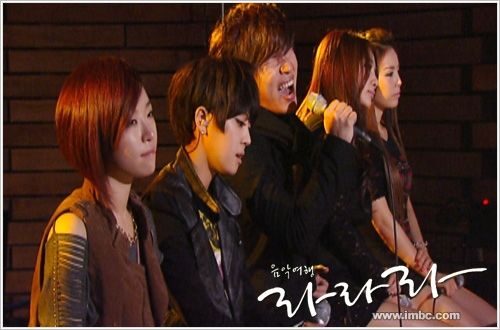 lalala_photo09122218183850ENTERTAIN1_zps