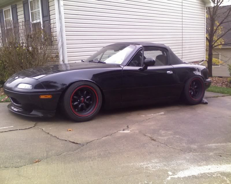 http://i44.photobucket.com/albums/f41/mmmjesse/miata/Photo_111308_002.jpg