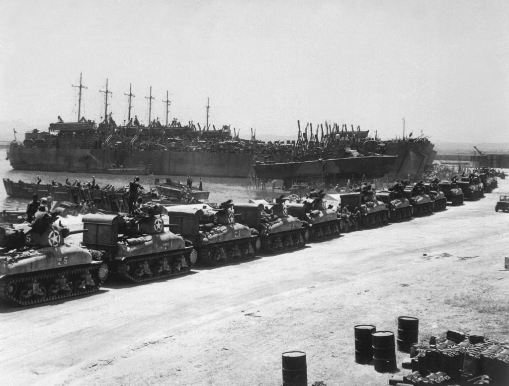French_tunisia_lst_us_tanks_1943_zpso9ah