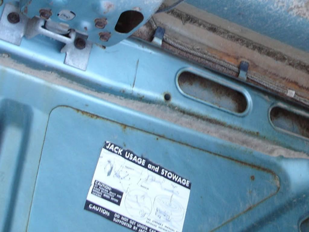 Placement of jack storage sticker on inside trunk lid Vintage Mustang Forums