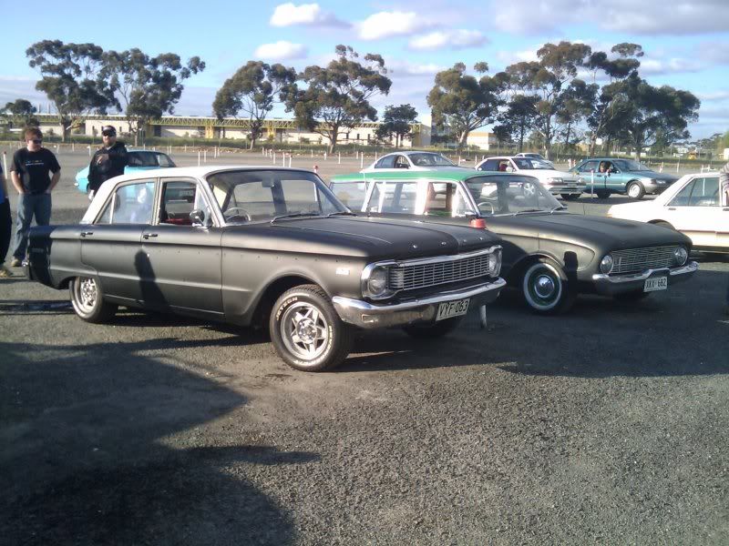 Here is a pic of my mates 1965 XP Falcon Sedan running a 302W C4 combo and