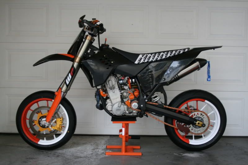 http://i44.photobucket.com/albums/f5/shawnbassett26/KTM%20525SMR%20Supermoto/IMG_4763.jpg