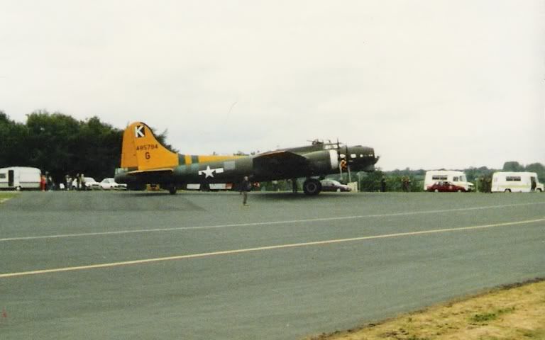 http://i44.photobucket.com/albums/f6/RidingWithTheAngels/B-17SallyBin447thBG8AFmarkings.jpg