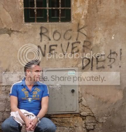 https://i44.photobucket.com/albums/f33/Silentist/smiths/moz4.jpg