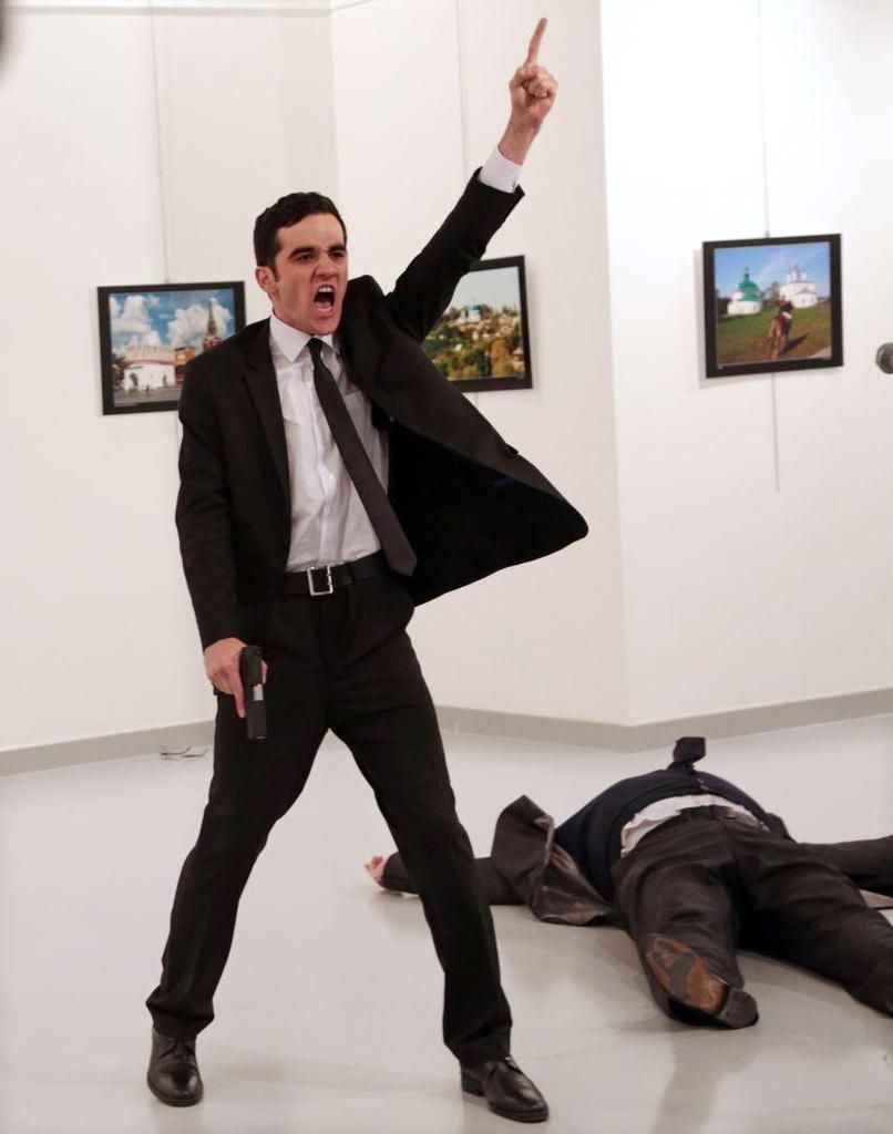 https://www.worldpressphoto.org/collection/photo/2017/world-press-photo-year/burhan-ozbilici