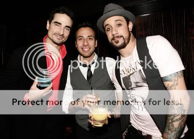 http://i44.photobucket.com/albums/f9/BackstreetPride/Howie/Bachelor%20Party%20Nov%2017/15151324.jpg?t=1195589127