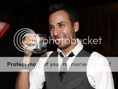 http://i44.photobucket.com/albums/f9/BackstreetPride/Howie/Bachelor%20Party%20Nov%2017/15151325.jpg?t=1195589152