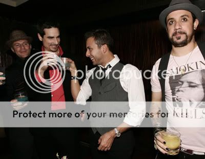 http://i44.photobucket.com/albums/f9/BackstreetPride/Howie/Bachelor%20Party%20Nov%2017/15151326.jpg?t=1195589186